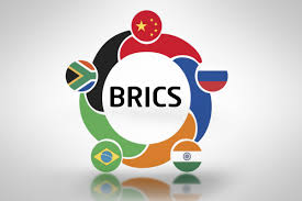 러시아는 탈달러를 위해 국제은행 간 통신 협회(SWIFT)에 대한 대안으로 BRICS를 지지한다.
