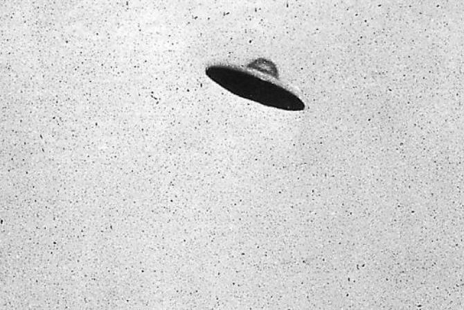 CIA가 수천 개의 극비 UFO 화일을 공개하다.