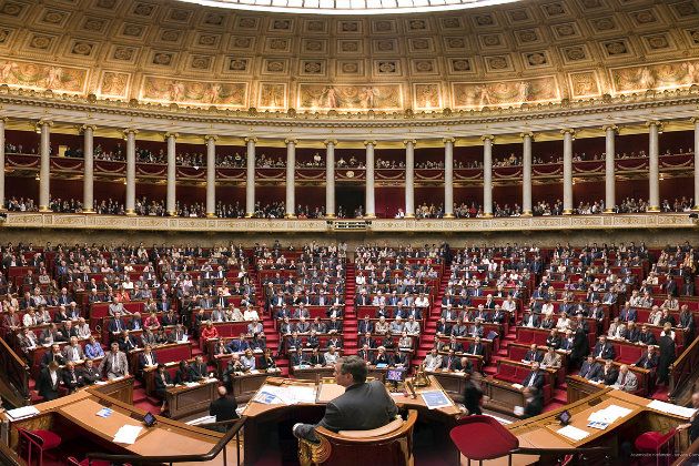 mRNA 치료제의 비판을 금지하는 법안이 통과된 프랑스