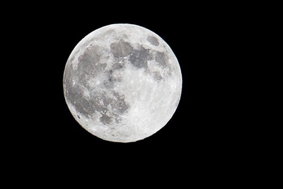 2018년에 스페이스엑스는 달에 민간인을 보낸다.