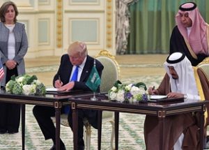 미국은 사우디와 3천5백억 불에 달하는 무기 수출 계약을 체결했다.