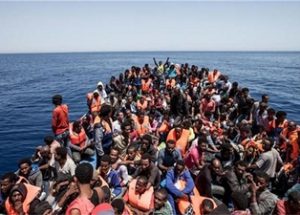 이민자 수용을 거부하는 이탈리아를 비판한 프랑스의 마크롱 대통령
