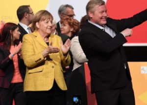 지지율 추락 속에서 4선에 성공한 독일의 메르켈 총리