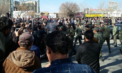 이란 정부의 경제 정책 실패를 비판하는 시위가 발생하다.