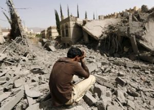 영국의 지원을 받는 예멘의 민간 시설을 파괴하는 사우디 연합군에 무기를 판매하는 영국