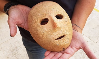 이스라엘에서 발견된 9천 년 된 의문의 마스크