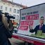 융커 EU 집행위원회 위원장과 소로스를 비난하는 반이민 광고 캠페인을 시작한 헝가리