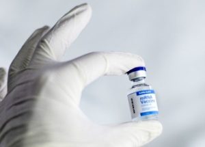 젊은이의 백신 접종 이익과 피해를 따진 국제 대학 연구 및 이탈리아의 접종자 혈액 연구